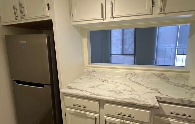 Studio, 1 bath, 400 sqft, $945, Unit 223W