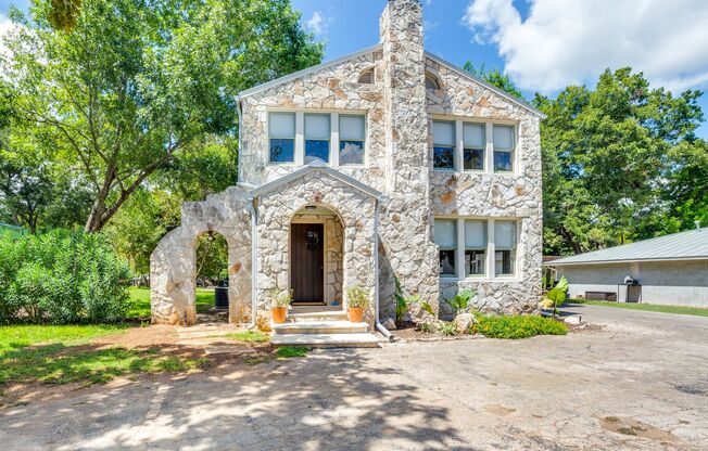 LANDA PARK WATERFRONT HOME, NEW BRAUNFELS