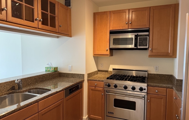 1 bed, 1.5 baths, 803 sqft, $4,750, Unit 19A