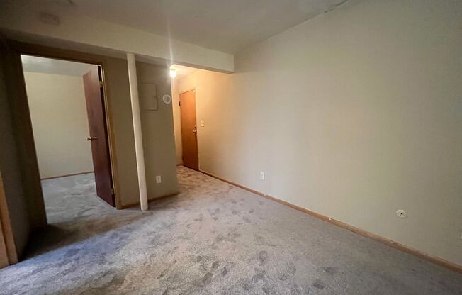 1 bed, 1 bath, 356 sqft, $915, Unit 8