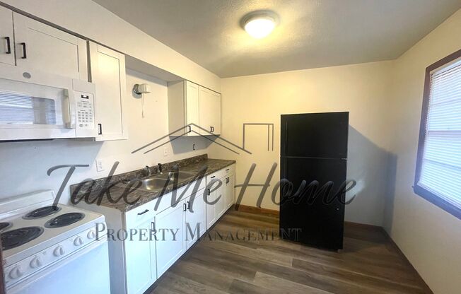 2 beds, 1 bath, $900, Unit UNIT A