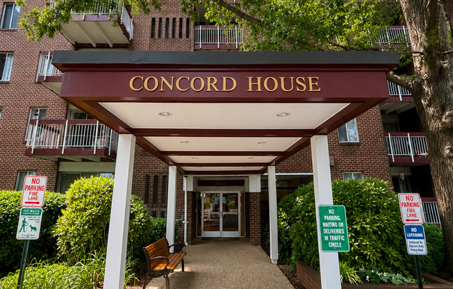 Beautifully Updated 2BR with Large Closets & Private Balcony