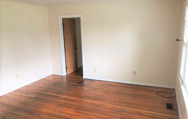 2 beds, 1 bath, $1,370, Unit B