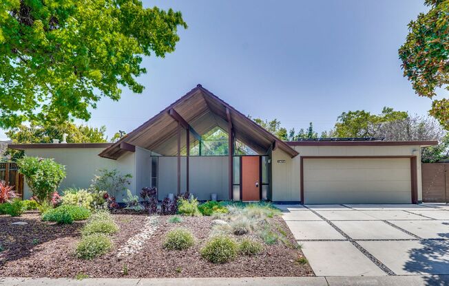 Absolutely Beautiful 5BR 3BA Eichler in the Heart of Los Altos