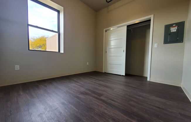 1 bed, 1 bath, 676 sqft, $1,049