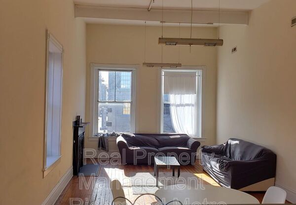 200 W BROAD ST
