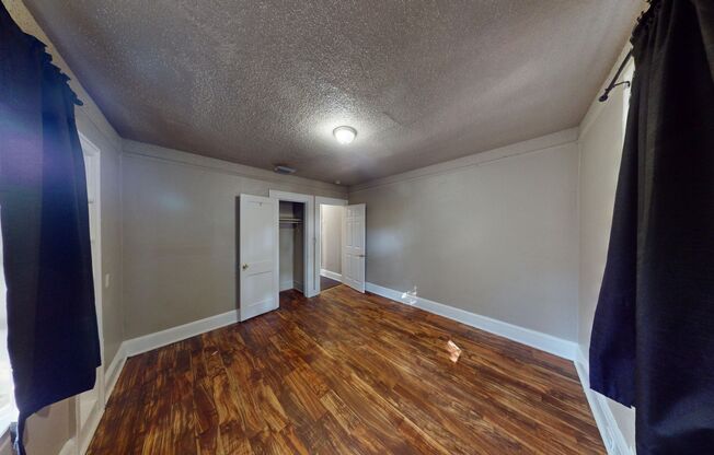 2 beds, 1 bath, $1,100