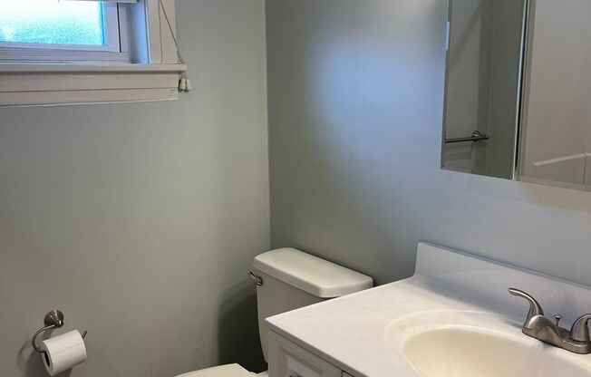 1 bed, 1 bath, $1,125, Unit Apt 4