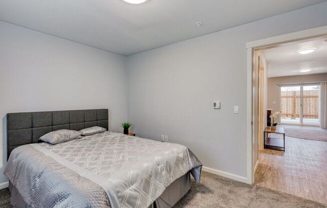 Welcome to Queen Court Apartments