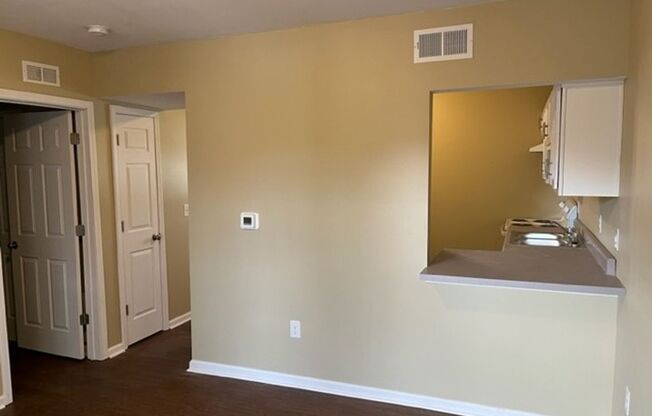 1 bed, 1 bath, 570 sqft, $895, Unit 2011-36