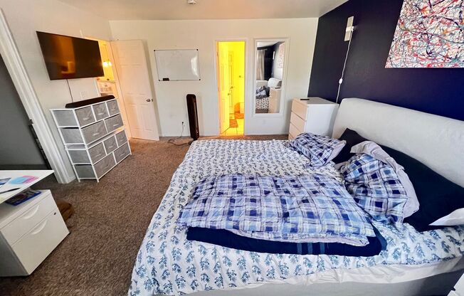 2 beds, 2 baths, $1,900, Unit Unit 304