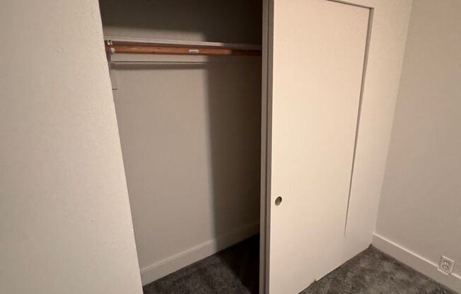 2 beds, 1 bath, 750 sqft, $1,100, Unit 9