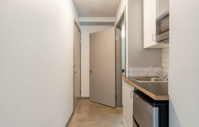 Studio, 1 bath, 207 sqft, $995, Unit 702