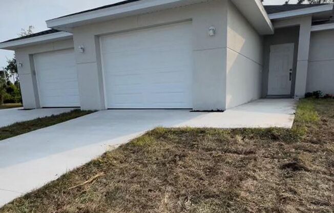 Newly constructed DUPLEX for rent in Punta Gorda FL!! 3BED/2BATH EACH SIDE