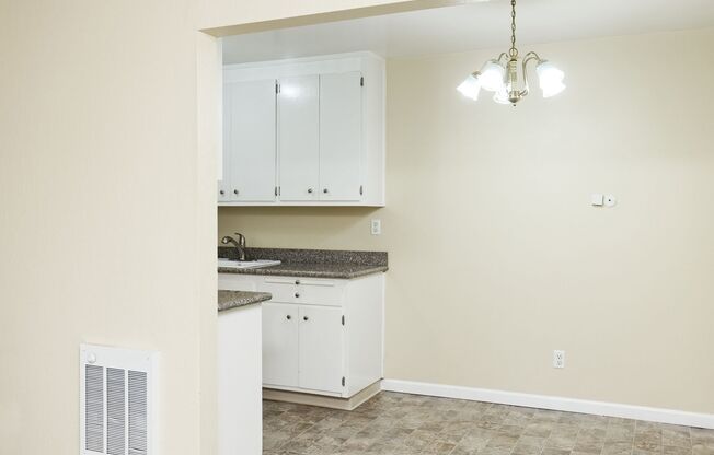 2 beds, 1 bath, 900 sqft, $2,445, Unit 206