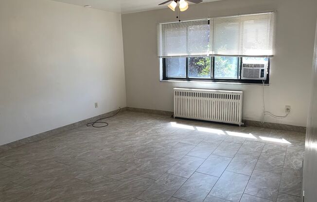 2 beds, 1 bath, 741 sqft, $1,675, Unit A1