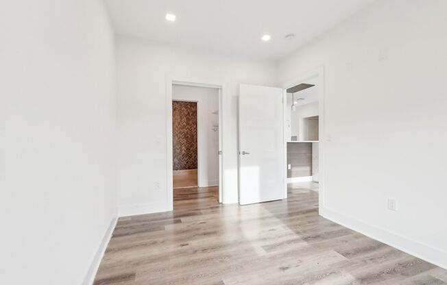 2 beds, 2 baths, 980 sqft, $2,850, Unit 302