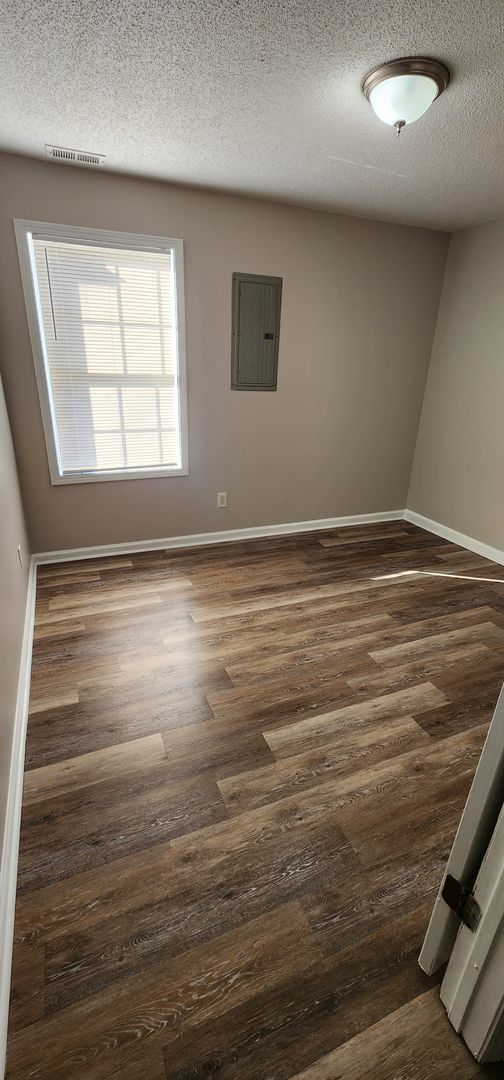 One bedroom, one bathroom apartment available at Taybran Ridge!