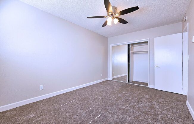 2 beds, 1 bath, 800 sqft, $1,995, Unit 33-13
