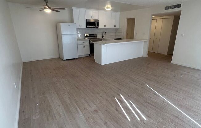 1 bed, 1 bath, $2,100, Unit 320