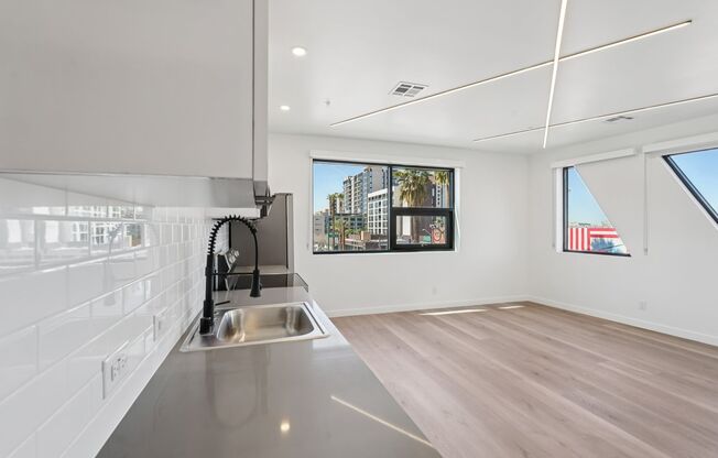2 beds, 1 bath, 786 sqft, $1,917, Unit 301