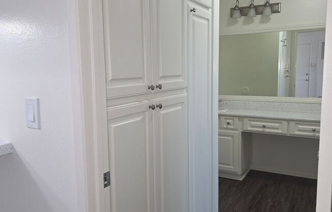 1 bed, 1 bath, 713 sqft, $2,075, Unit A071