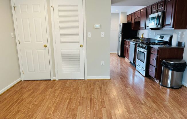 2 beds, 1 bath, $1,525