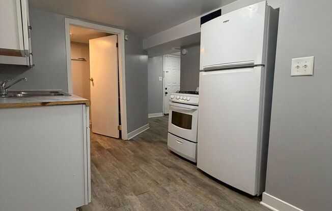 SELLING - 4828 Melville Ave