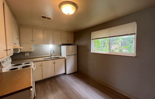 2 beds, 1 bath, $1,395, Unit #1