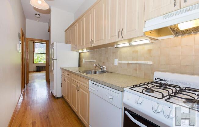 120 W 119 ST