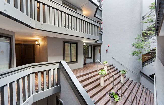Epic REA: 1 BR/ 1 BA Chic Condo in Iconic Pacific Heights!