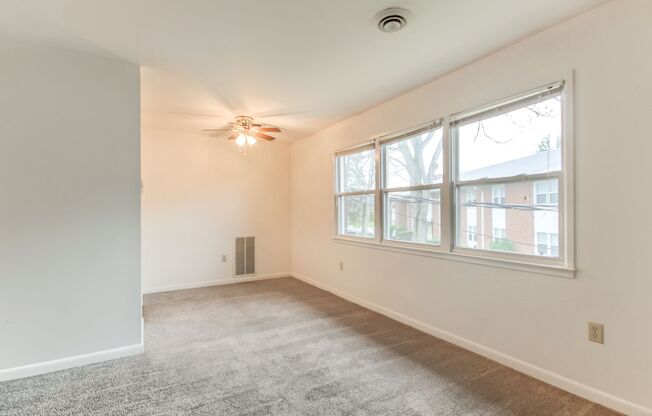 2 beds, 1 bath, $1,350, Unit 13