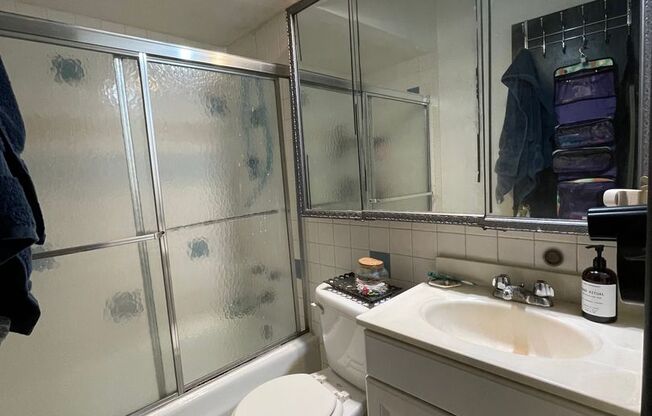 Studio, 1 bath, 400 sqft, $1,400, Unit 521-205