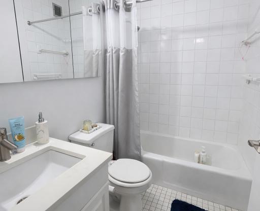 1 bed, 1 bath, 650 sqft, $4,395, Unit 17C