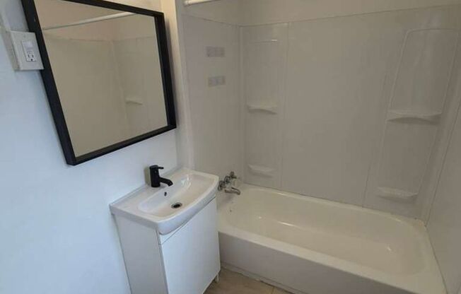 1 bed, 1 bath, 800 sqft, $950, Unit Unit 342