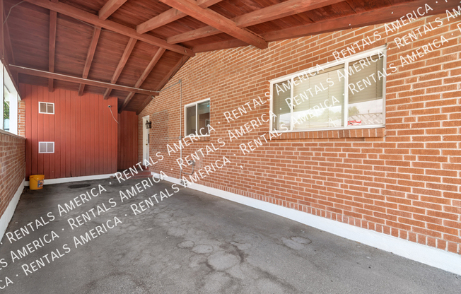 2212 E La Mirada St
