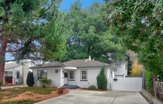 Charming 2BR/2BA Home in Prime Mountain View – Shoreline West Neighborhood