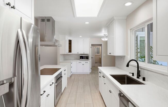 Spacious Menlo Park Retreat with 6 Bedrooms on Rare Oversized Lot!