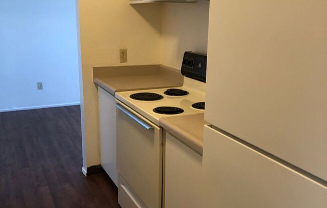 2 beds, 1 bath, 796 sqft, $1,150, Unit 127