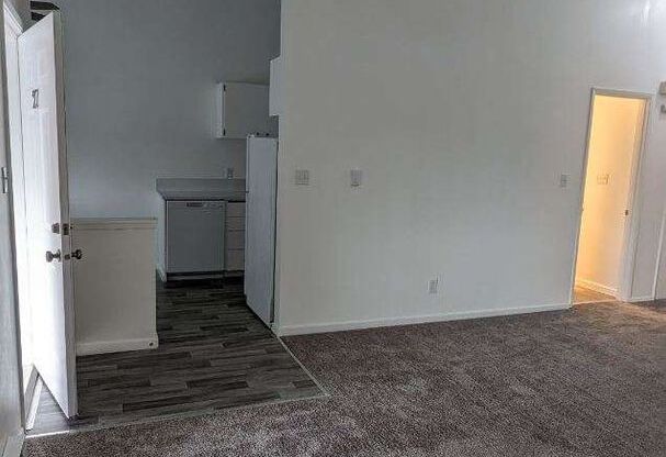 2 beds, 1 bath, 950 sqft, $1,575