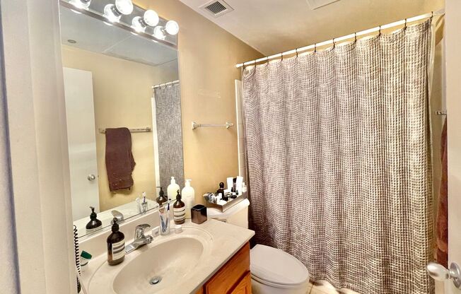 2 beds, 2 baths, $3,250, Unit 506