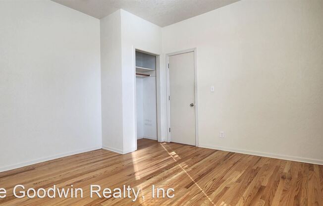 1323-1329 46th Avenue