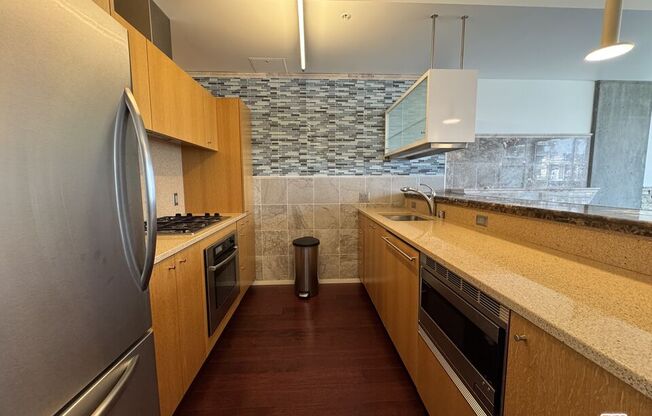 1 bed, 1 bath, 840 sqft, $2,600, Unit 910