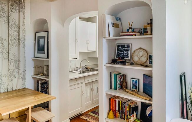 1 bed, 1 bath, 600 sqft, $1,045, Unit 369B2