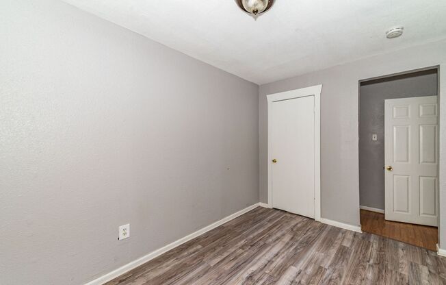 3 beds, 1 bath, $995, Unit 508-b