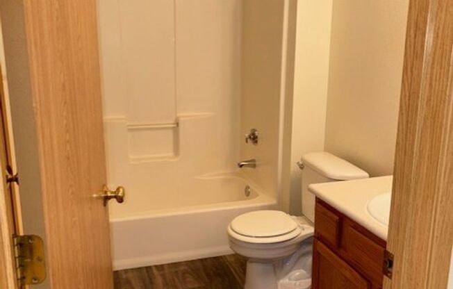 2 beds, 2 baths, 945 sqft, $1,675, Unit 24-401