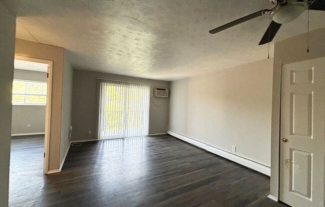 1 bed, 1 bath, 560 sqft, $815, Unit 725-25