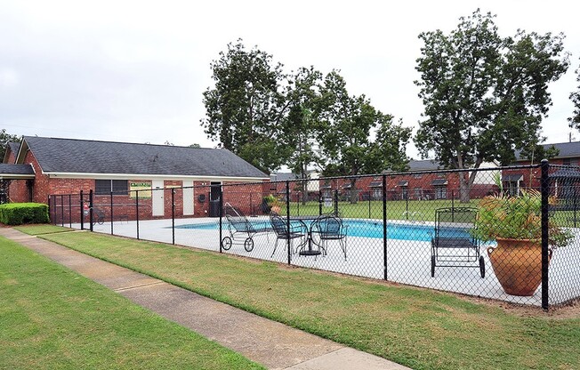 2 beds, 2 baths, 1,100 sqft, $1,075, Unit E-1