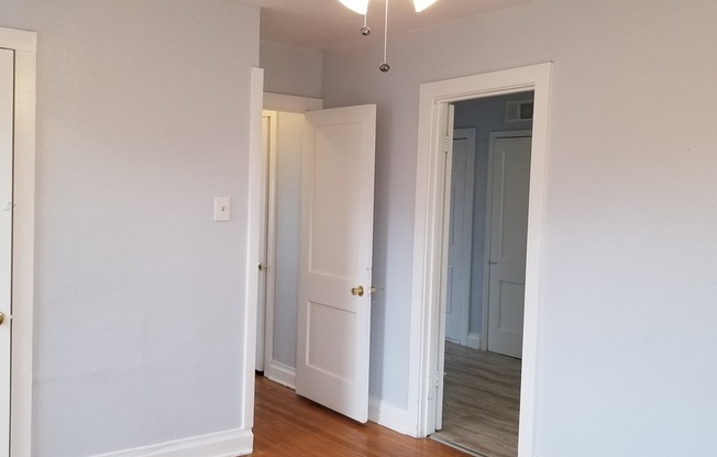 1 bed, 1 bath, 700 sqft, $850, Unit Unit 3