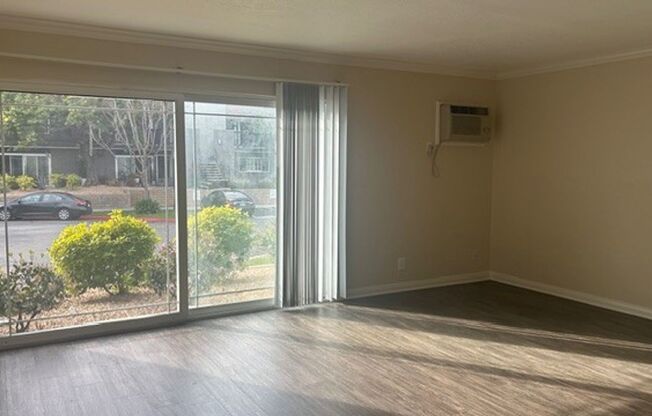 2 beds, 2 baths, 880 sqft, $2,695, Unit Q-39
